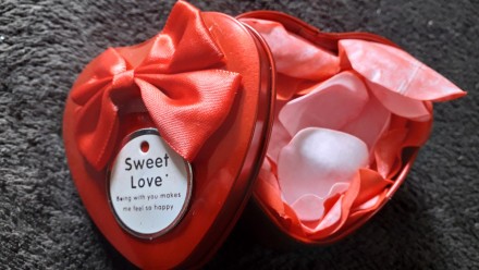 Подарочная коробка в форме сердца с ароматическими лепестками для ювелирных изде. . фото 9