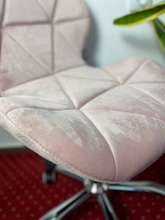 Велюровый стул кресло на колесах Bonro B-531. Цвет розовый пудровый
Офисное крес. . фото 9