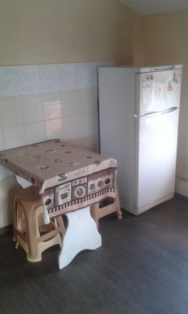 Кухня с газовой плитой, мойкой и посудой, туалет, душ, холодильник, стиральная м. Черноморка. фото 4