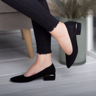 Жіночі туфлі чорні Baggy 2595
Туфлі жіночі виконані зі штучної замші. Модель аку. . фото 17