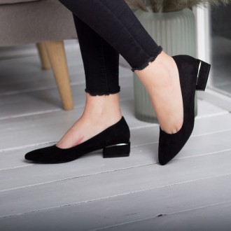 Жіночі туфлі чорні Baggy 2595
Туфлі жіночі виконані зі штучної замші. Модель аку. . фото 18