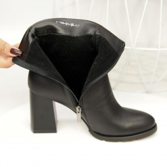 Класична модель черевиків Vanessa 584121 чорного кольору, виготовлені з натураль. . фото 6