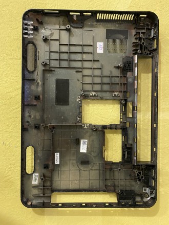 Dell INSPIRON N5110 (нижняя часть корпуса, без сеточки динамика). . фото 3