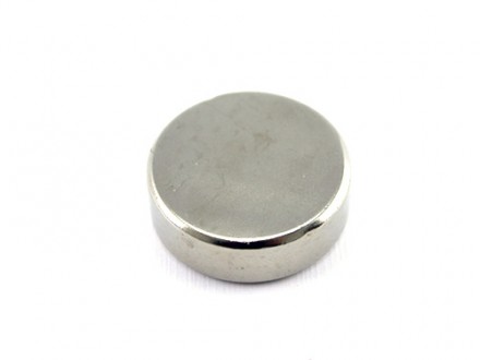 Круглый неодимовый магнит изготовлен в форме диска диаметром 30 мм и высотой 10 . . фото 3