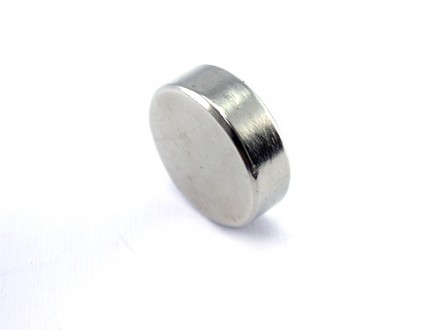Круглый неодимовый магнит изготовлен в форме диска диаметром 30 мм и высотой 10 . . фото 2