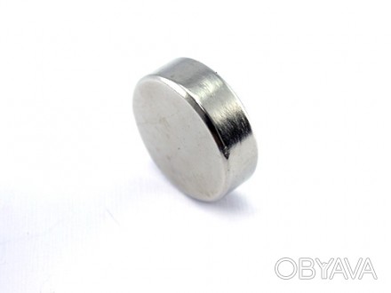 Круглый неодимовый магнит изготовлен в форме диска диаметром 30 мм и высотой 10 . . фото 1