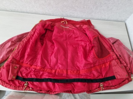 Продам женскую демисезонную куртку,красного цвета,есть капишон,р.46-48,рост 170 . . фото 7