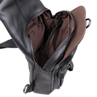 Неординарного оригинального дизайна кожаный рюкзак выполнен в классическом черно. . фото 7