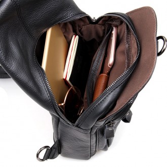 Неординарного оригинального дизайна кожаный рюкзак выполнен в классическом черно. . фото 8