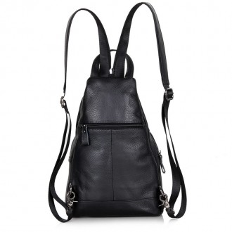 Неординарного оригинального дизайна кожаный рюкзак выполнен в классическом черно. . фото 4