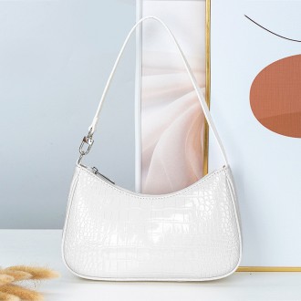  
Женская сумочка багет в стиле рептилии с фурнитурой серебряного цвета 
Парамет. . фото 2