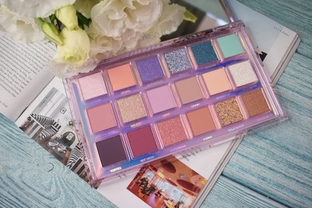 Палетка теней для век
Huda Beauty Mercury Retrograde Eyeshadow Palette
 
Если вы. . фото 3