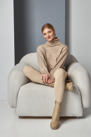 Жіночий светр Stimma Чирсті. Це стильний светр із круглою горловиною та стійкою . . фото 4