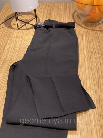 
Жіночі прямі брюки Calvin Luo
Заміри:
ОБ 51 см
Талія 37
Довжина 105 см
Довжина . . фото 7