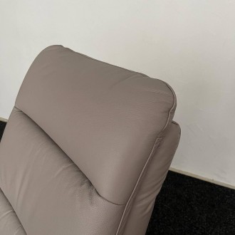 Нове крісло(виставковий взірець)
Натуральна шкіра
Функція «релакс» дозволяє змін. . фото 11