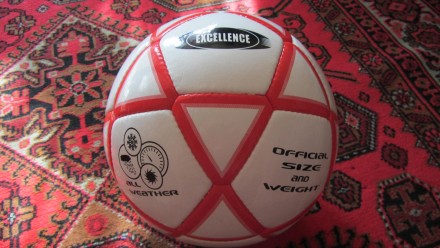 Мяч футбольный (новый, синтетическая кожа, красный) - 199 грн.,  белый Митре - 1. . фото 3