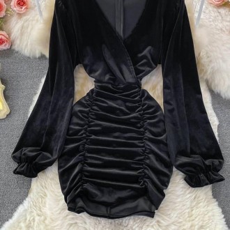 Сукня
Розміри: 42-44, 46-48
Колір: чорний
Тканина: королівський бархат. . фото 3
