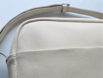 
 
 Кожаная женская сумочка бежевого цвета.
Материал: натуральная кожа;
Размер: . . фото 9