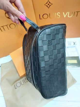 
 
 Стильный мужской несессер Louis Vuitton черный.
Такой несессер станет отличн. . фото 4