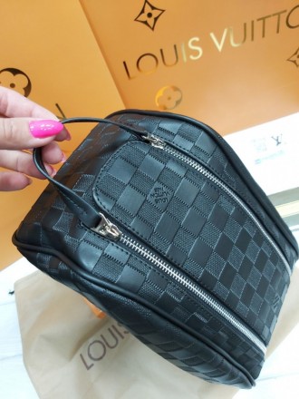 
 
 Стильный мужской несессер Louis Vuitton черный.
Такой несессер станет отличн. . фото 3