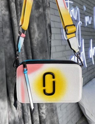 
 Snapshot Camera Bag собрала в себе основные фишки Marc Jacobs: яркий дизайн, н. . фото 4