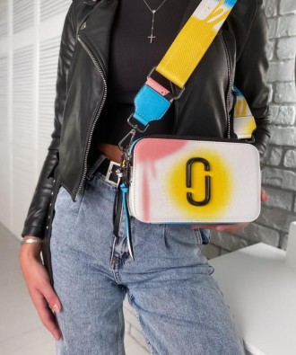 
 Snapshot Camera Bag собрала в себе основные фишки Marc Jacobs: яркий дизайн, н. . фото 2