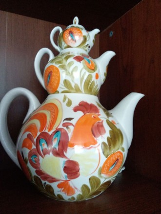 Красивый набор фарфоровых чайников "Петушок"
Изготовлен в 70 - 80 год. . фото 2
