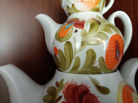 Красивый набор фарфоровых чайников "Петушок"
Изготовлен в 70 - 80 год. . фото 3