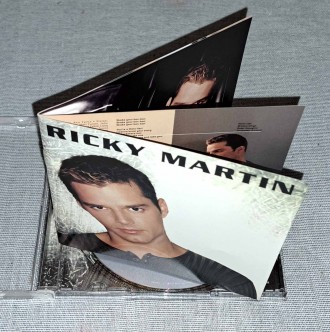 Продам Фирменный СД Ricky Martin - Ricky Martin
Состояние диск/полиграфия NM/NM. . фото 5