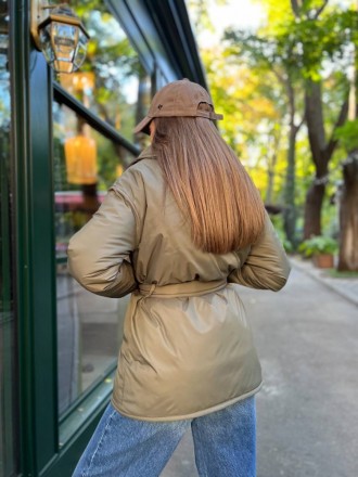 
 
 Женская курточка на запах затягивается поясом.
По бокам есть два кармана.
На. . фото 8