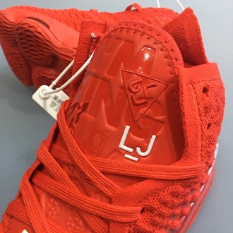 Баскетбольные кроссовки Nike LeBron 17 сочетают в себе силу и скорость ЛеБрона Д. . фото 5