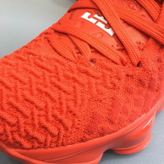 Баскетбольные кроссовки Nike LeBron 17 сочетают в себе силу и скорость ЛеБрона Д. . фото 6