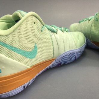 Топовые баскетбольные кроссовки от компании Nike, созданные для Кайри Ирвинга.
К. . фото 8