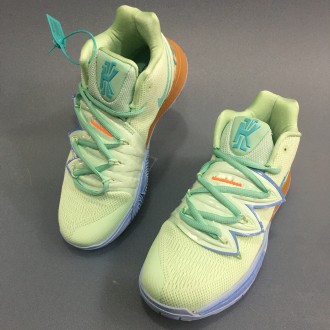 Топовые баскетбольные кроссовки от компании Nike, созданные для Кайри Ирвинга.
К. . фото 3