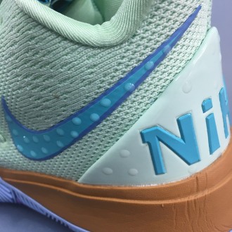 Топовые баскетбольные кроссовки от компании Nike, созданные для Кайри Ирвинга.
К. . фото 7