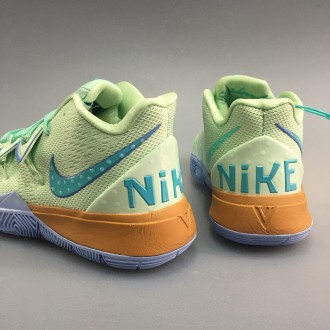 Топовые баскетбольные кроссовки от компании Nike, созданные для Кайри Ирвинга.
К. . фото 4