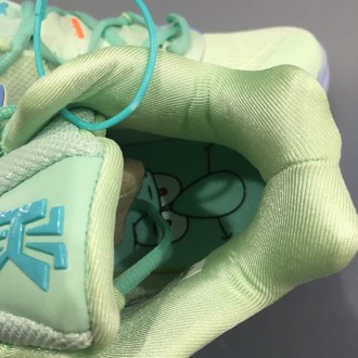 Топовые баскетбольные кроссовки от компании Nike, созданные для Кайри Ирвинга.
К. . фото 6