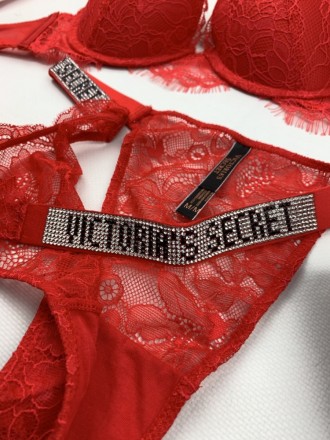 Комплект женский Victoria’s Secret Стразы
Трусики+топ в пакете и упаковочной бум. . фото 7