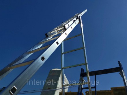 Алюминиевая трехсекционная универсальная лестница может использоваться как раздв. . фото 3