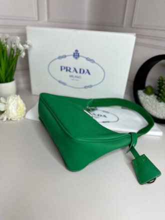 
 
 Сумка Re-Nylon Prada Re-Edition 2000 mini-bag зеленая
Модель: Сумка Prada Re. . фото 5