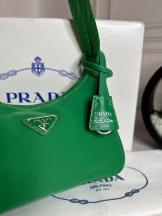 
 
 Сумка Re-Nylon Prada Re-Edition 2000 mini-bag зеленая
Модель: Сумка Prada Re. . фото 4