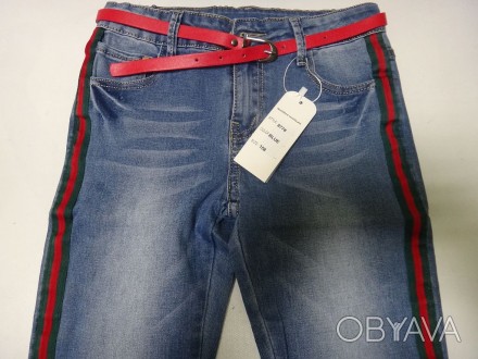 Светлые джинсы с яркими вставками по бокам . . фото 1