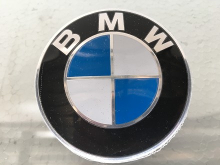 Емблема (значок) BMW Оригінал новий
Код запчастин: 51148132375 
BMW 3 (E30), 3 (. . фото 3
