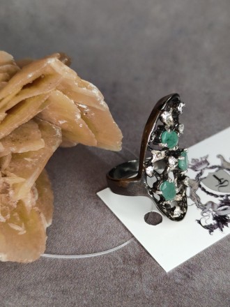 
Пропонуємо Вам придбати оригінальне кільце з каменями - смарагд та цирконій.
Ро. . фото 5