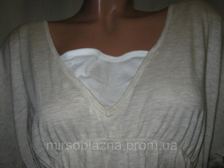  Женская летняя легкая футболка б/у, бежевого цвета, спереди маленькая белая вст. . фото 3