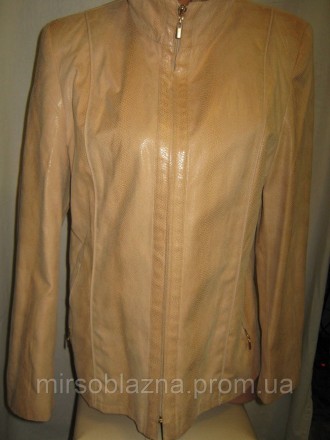  Женская куртка б/у, светло-бежевого цвета, однотонная, ткань похожа рисунком на. . фото 2