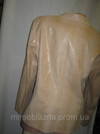  Женская куртка б/у, светло-бежевого цвета, однотонная, ткань похожа рисунком на. . фото 5