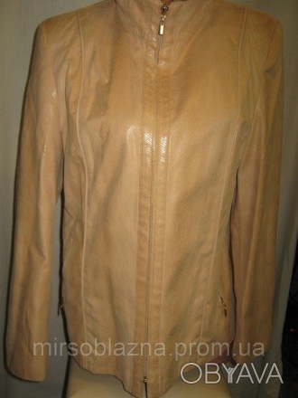  Женская куртка б/у, светло-бежевого цвета, однотонная, ткань похожа рисунком на. . фото 1