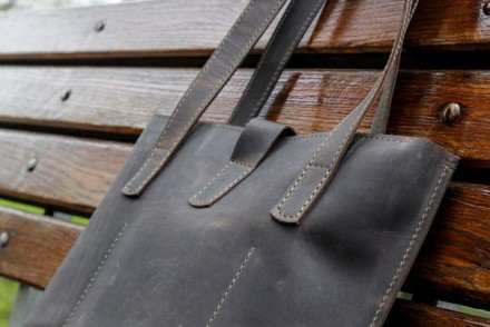 Жіноча шкіряна сумка "Alta"
Шкіряна сумка "Alta" ― виконана повністю з натуральн. . фото 4
