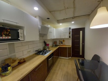 Продам 3-комнатную квартиру на Тополь-2 . Выполнен ремонт. Кухня увеличена за сч. Тополь-2. фото 6